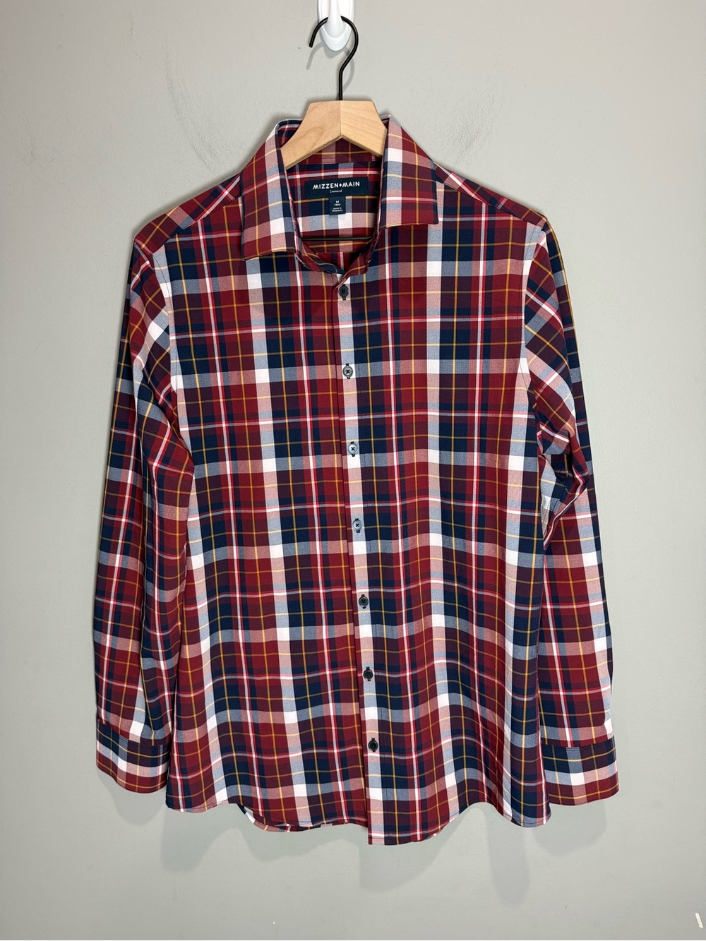 Mizzen+Main Leeward Shirt Men M Trim Fit Red Navy Plaid Performance